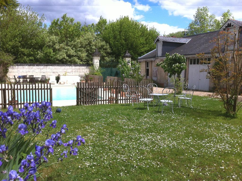 Chambre D' Hotes La Lucasserie Bed & Breakfast Saumur Bagian luar foto