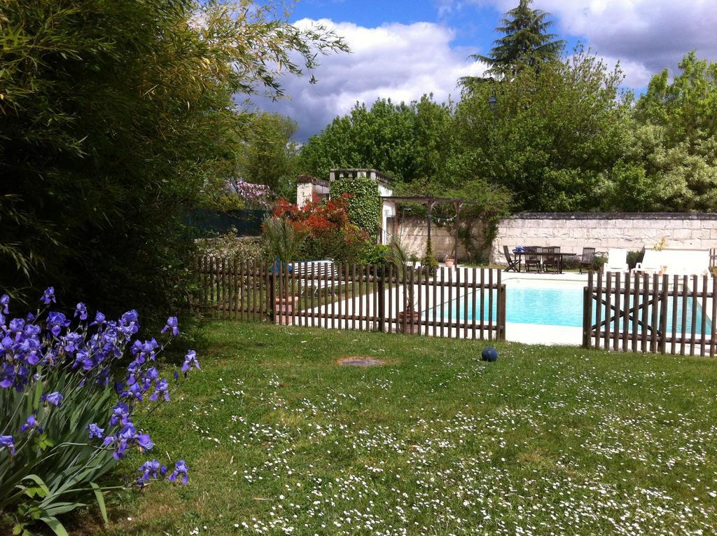 Chambre D' Hotes La Lucasserie Bed & Breakfast Saumur Bagian luar foto