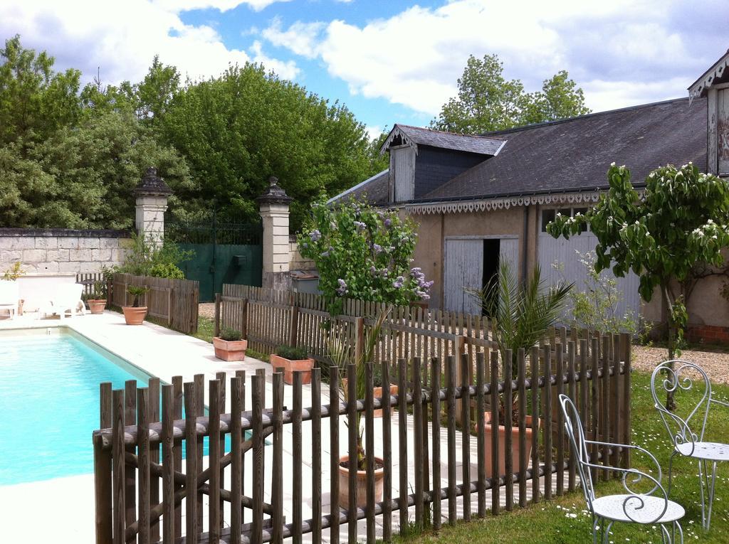 Chambre D' Hotes La Lucasserie Bed & Breakfast Saumur Bagian luar foto