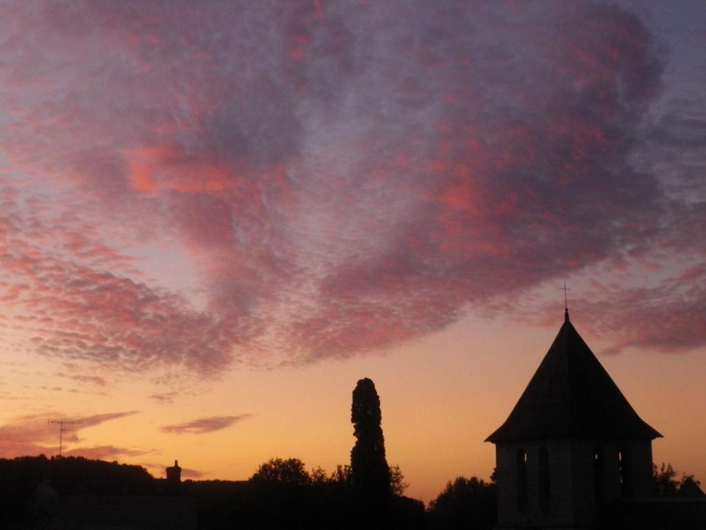 Chambre D' Hotes La Lucasserie Bed & Breakfast Saumur Bagian luar foto