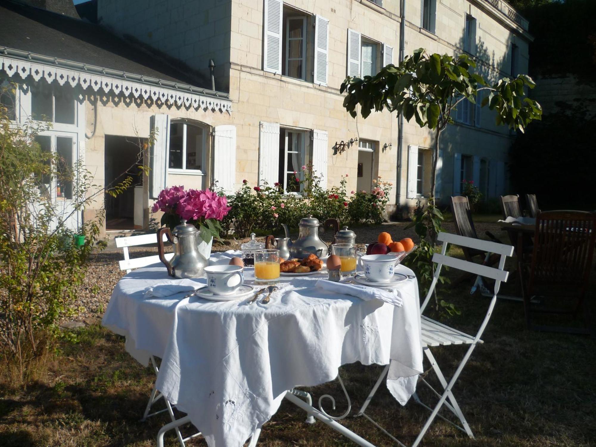 Chambre D' Hotes La Lucasserie Bed & Breakfast Saumur Bagian luar foto