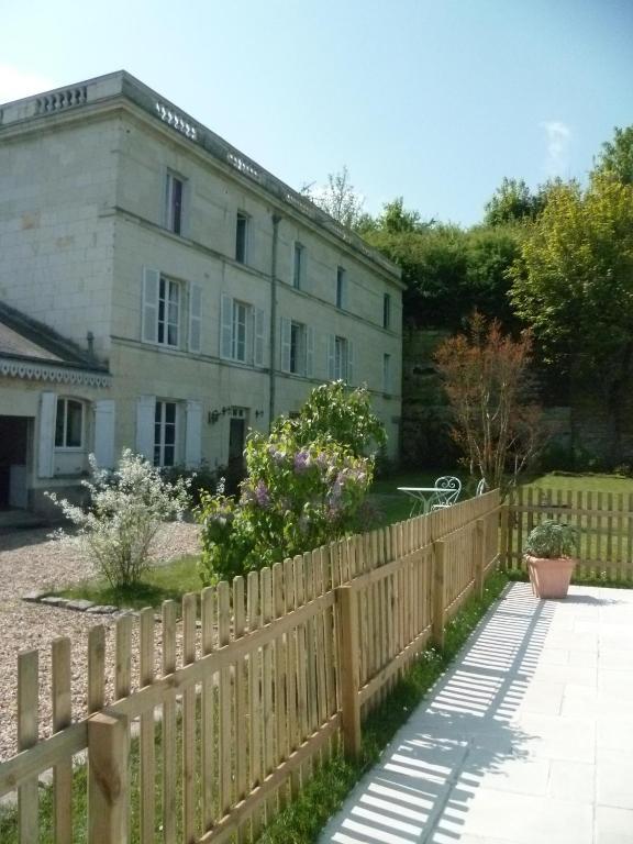 Chambre D' Hotes La Lucasserie Bed & Breakfast Saumur Bagian luar foto